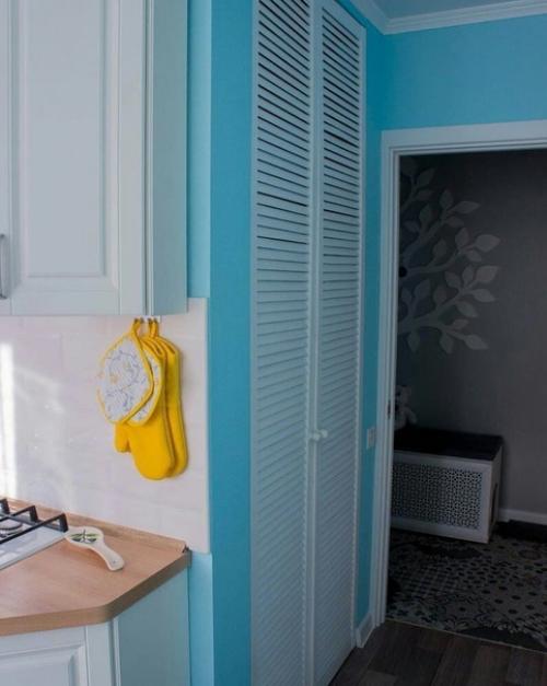 Приятная кухня.  Хороший пример, что для создания уюта достаточно небольших деталей. 04