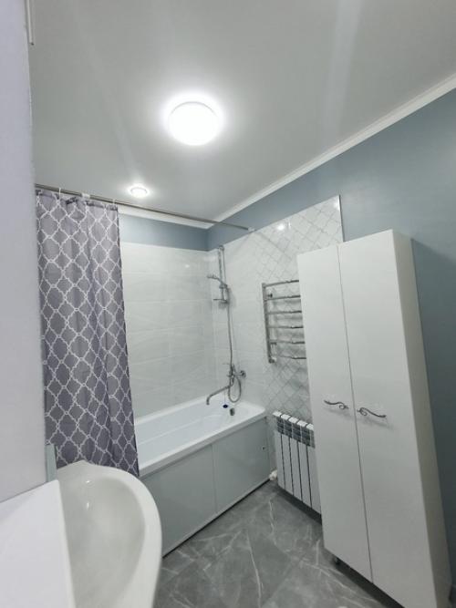 Мы заканчиваем ремонт нашей небольшой ванной комнаты. 03