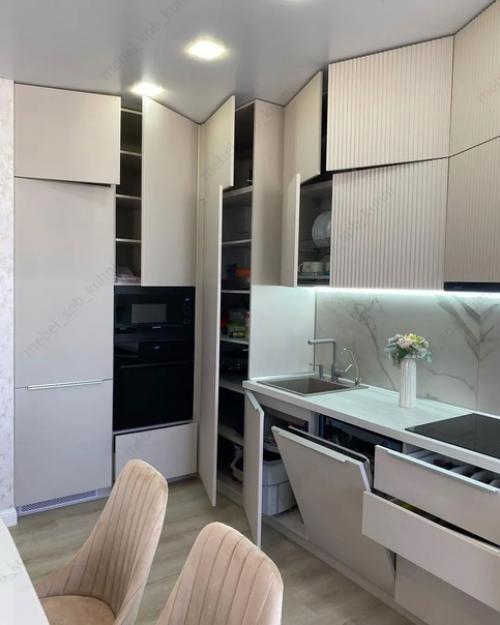 Сделали капитальную перепланировку и совместили кухню с гостиной. 04