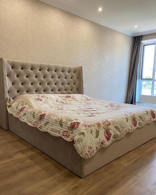 Просторная, светлая, уютная, с раздельной планировкой 2 х комнатная квартира в центре города, расположенная на пятом этаже. 03