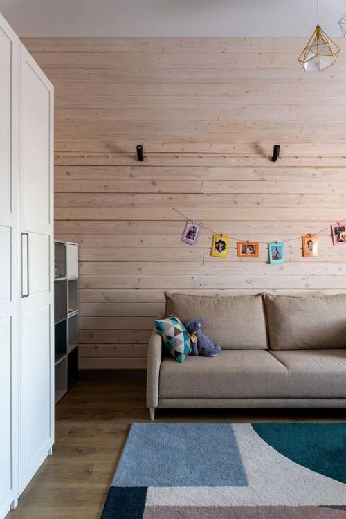 Этот уютный деревянный дом из бруса с мансардным этажом поражает с первого взгляда - не размерами или формой, а атмосферой. 08