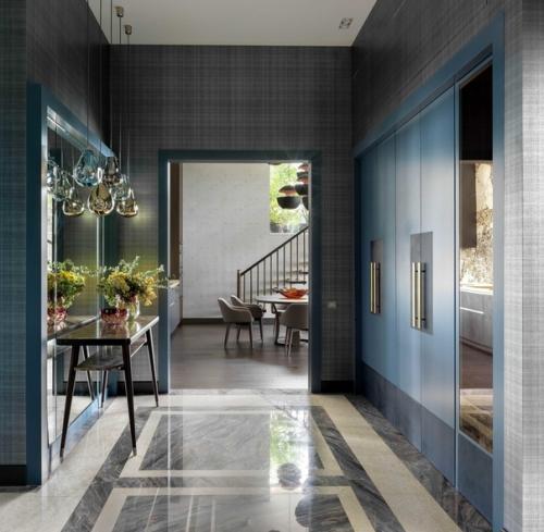 Все больше люксовых мебельных брендов выпускают изделия с классическими Костюмными принтами. 05