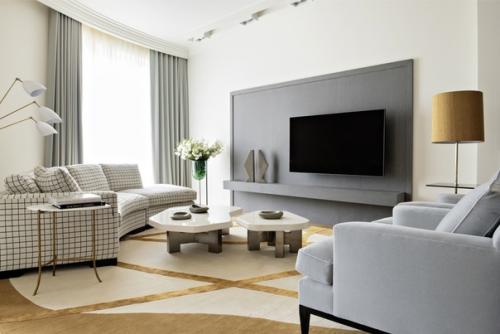 Все больше люксовых мебельных брендов выпускают изделия с классическими Костюмными принтами. 04