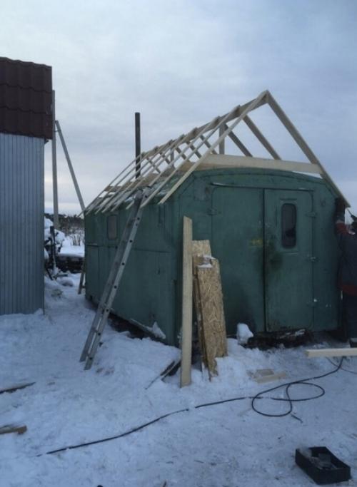 Вариант бани из строительной будки оказался действительно интересным. 03