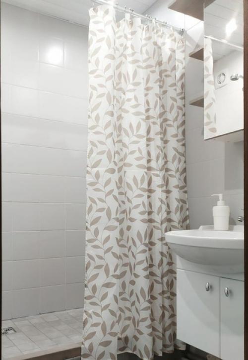 Бюджет на ремонт этой двухкомнатной квартиры минимальный 100-120 тысяч был. 03