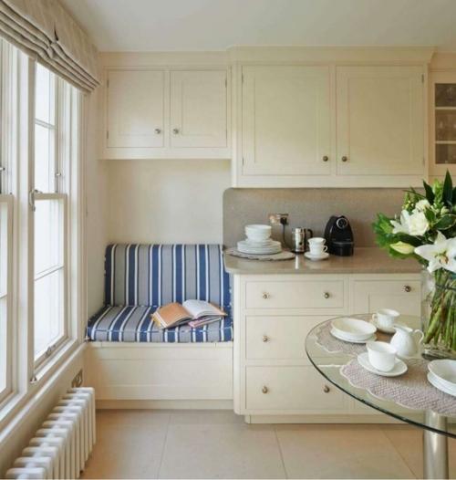 Планировка маленькой кухни с диваном. 03