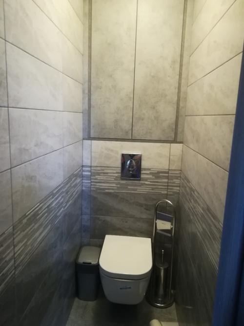 На оценку, ванная и туалет. 07