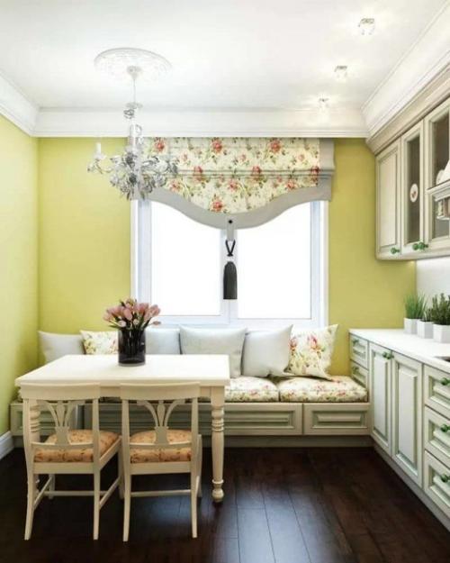 Планировка маленькой кухни с диваном. 04