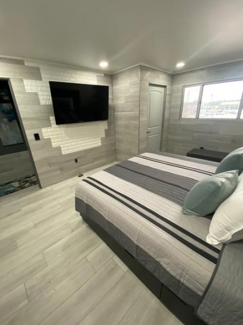 Это кондо, постоянно жить никто не будет. 04