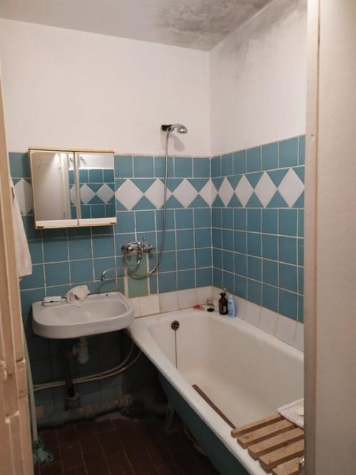 Бюджет на ремонт этой двухкомнатной квартиры минимальный 100-120 тысяч был. 02