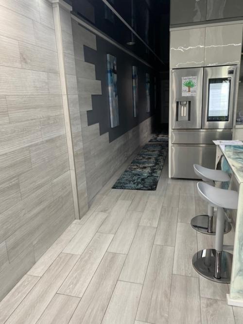 Это кондо, постоянно жить никто не будет. 01