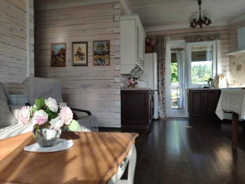 Этот домик словно создан для отдыха от городской суеты. 03